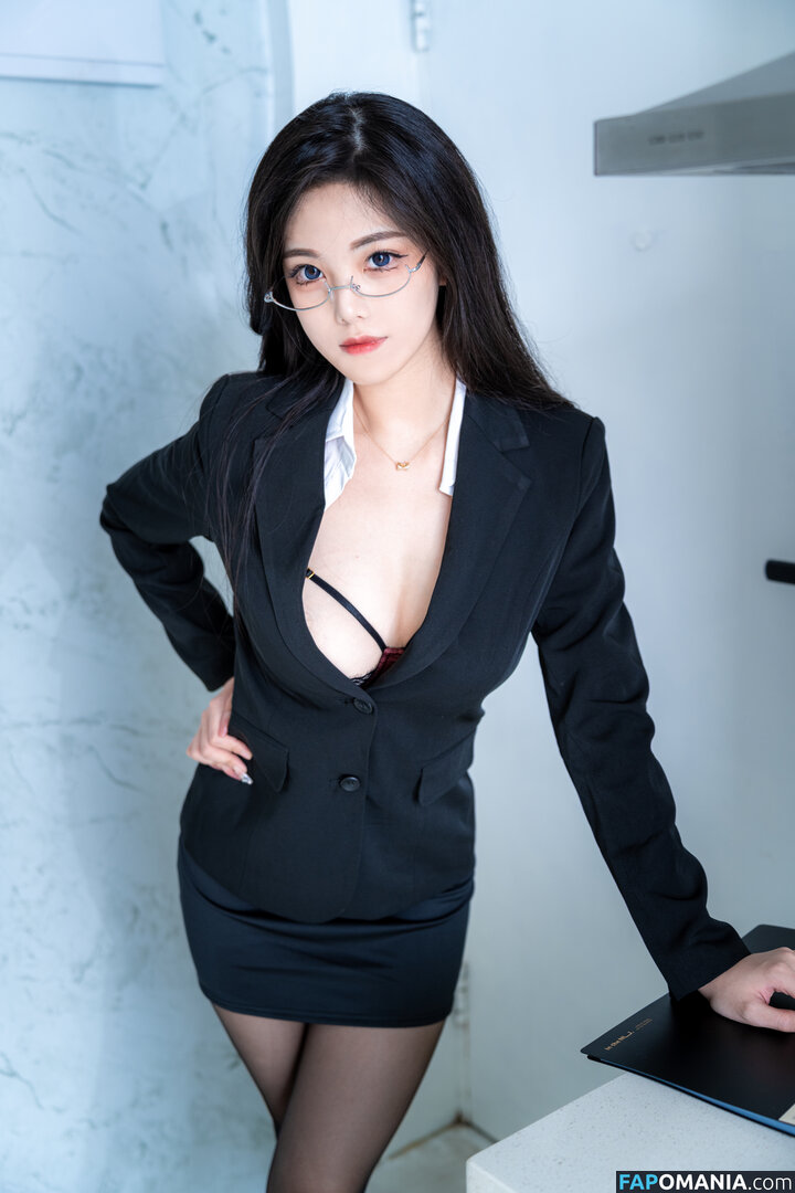1357046erty / Mizhi_mao / mizhimaoqiu / mizhimiaoqiu / 蜜汁猫裘 Обнажённый OnlyFans  Утёкшее фото #40