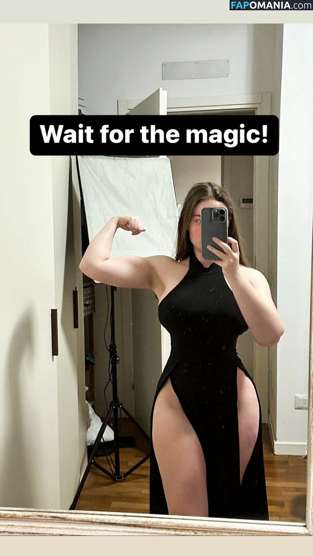 Giulia Valeriani / moonchild_77 / moonchild_777 Обнажённый OnlyFans  Утёкшее фото #9