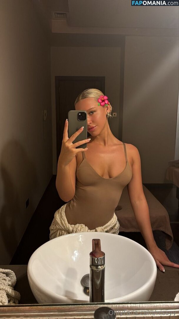 arisnsnn / hhiddengem / nissyy / thewhiskeymol Обнажённый OnlyFans  Утёкшее фото #8