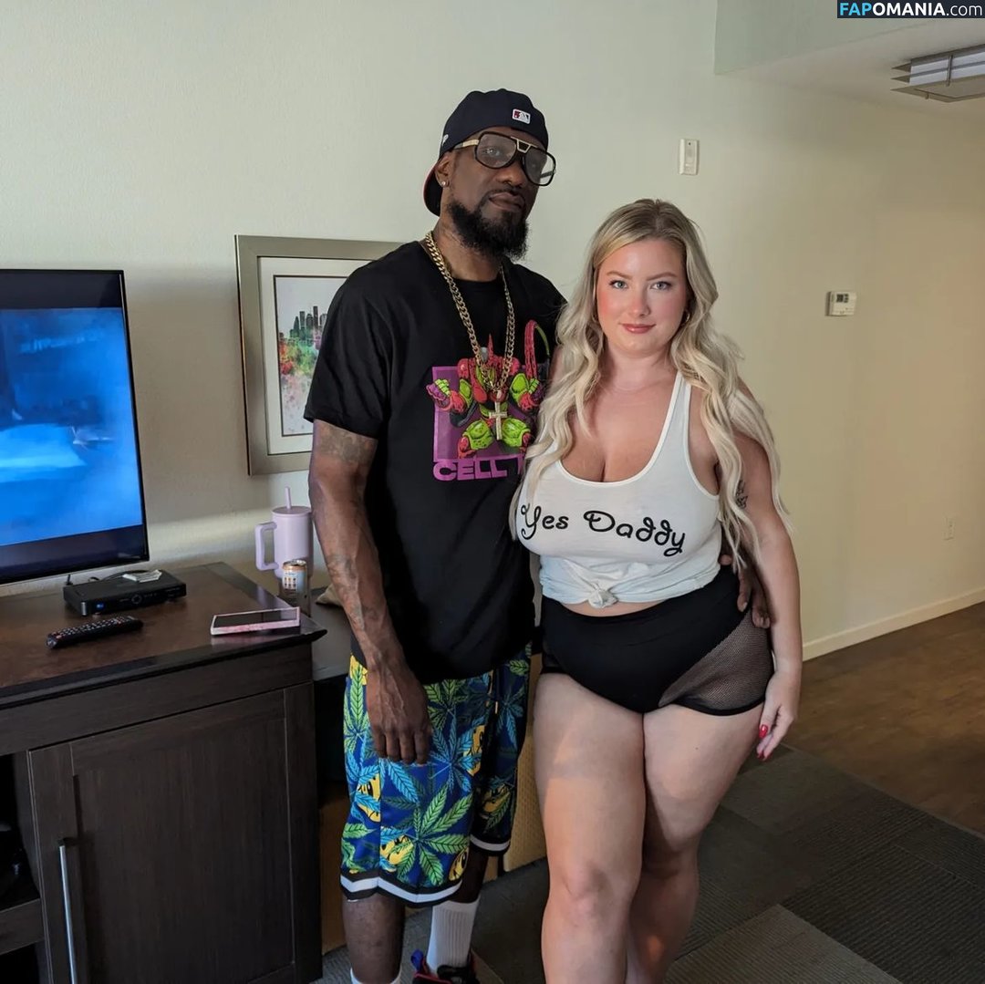 Mckenna Rae / Pawgdownthestreet121 / mckenna_rae121 Обнажённый OnlyFans  Утёкшее фото #19