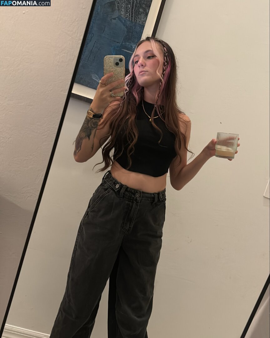 Poppy Quinn / PoppyQuinnn / https: / poppyquinn33 / the.poppy.quinn Обнажённый OnlyFans  Утёкшее фото #16
