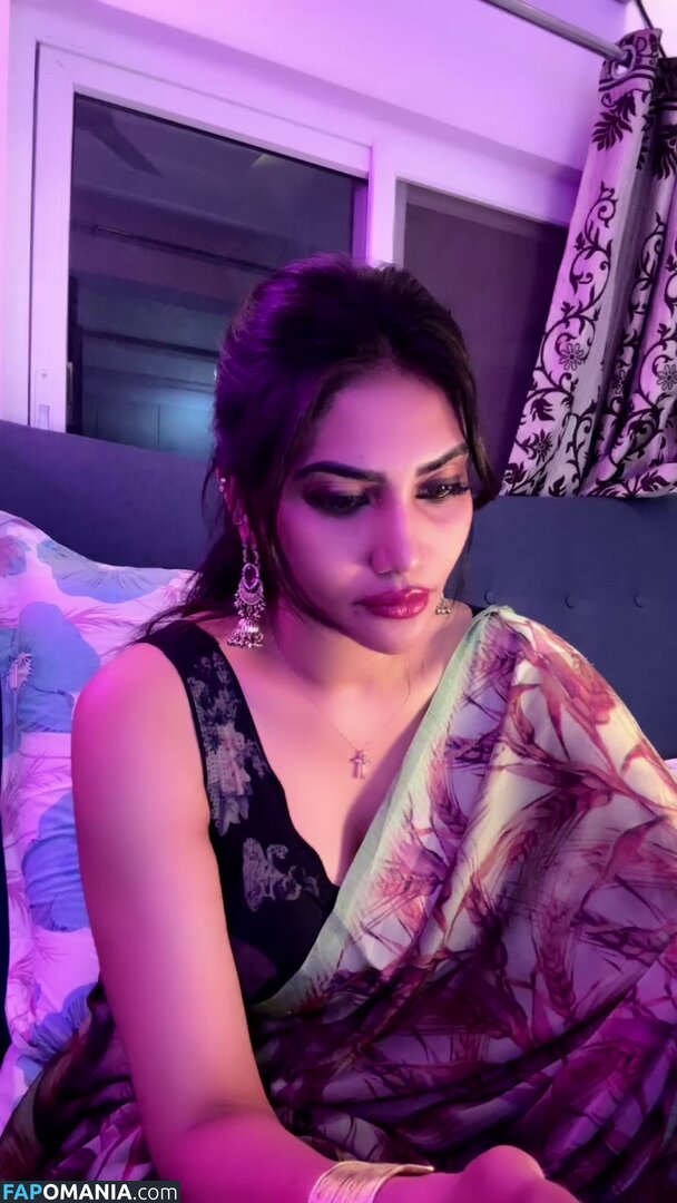 Priya Naidu / priya_naidu0422 Обнажённый OnlyFans  Утёкшее фото #1
