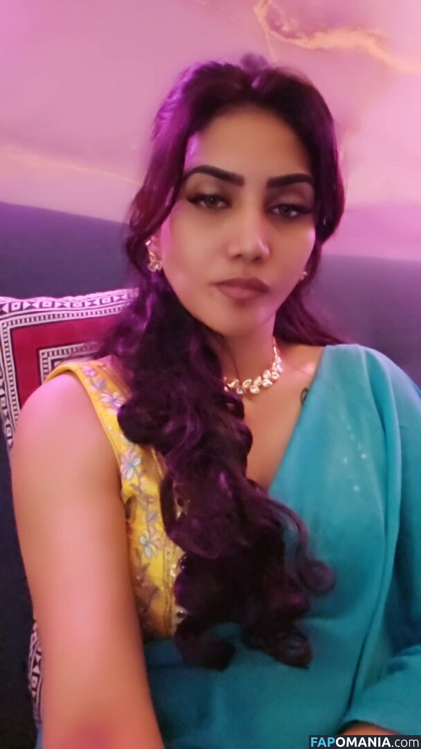 Priya Naidu / priya_naidu0422 Обнажённый OnlyFans  Утёкшее фото #8