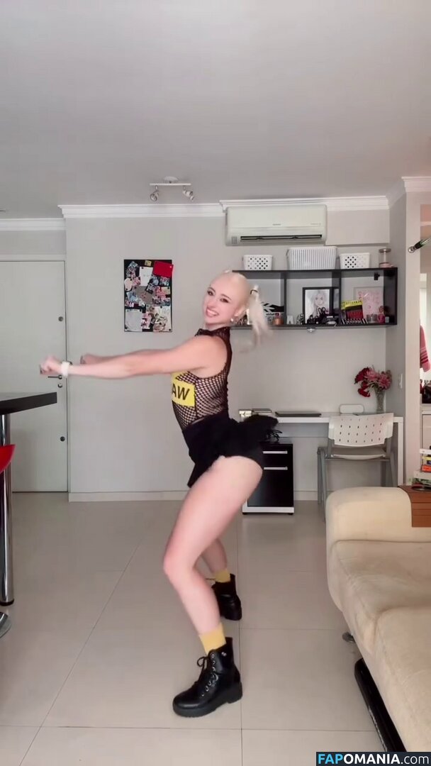 Renata Schneider / renata.c.schneider Обнажённый OnlyFans  Утёкшее фото #5