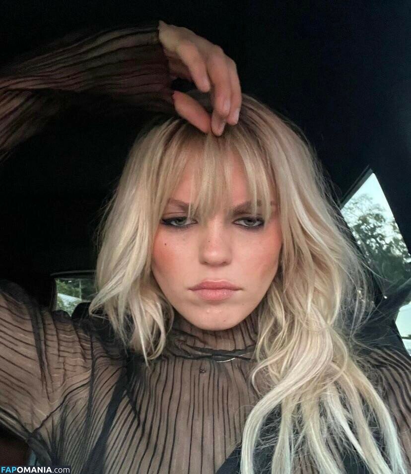 Renee Rapp / reneerapp Обнажённый OnlyFans  Утёкшее фото #4