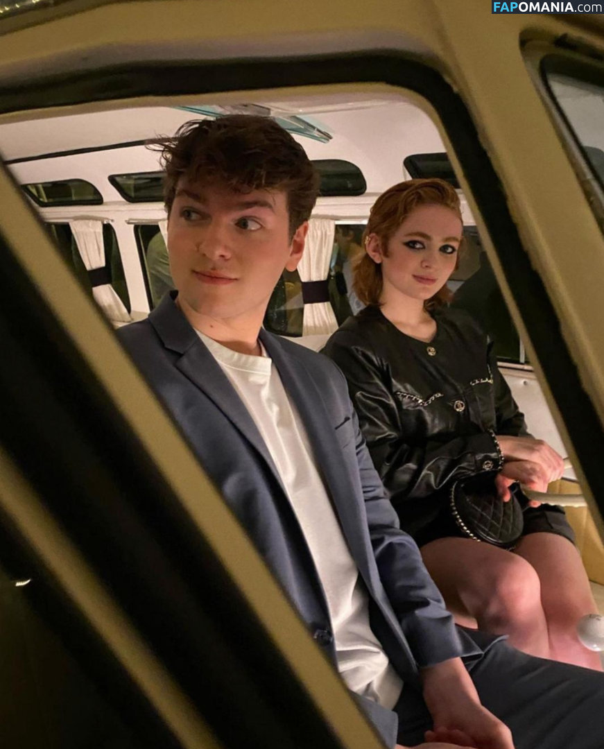 Sadie Sink / sadiesink / sadiesink_ Обнажённый OnlyFans  Утёкшее фото #10