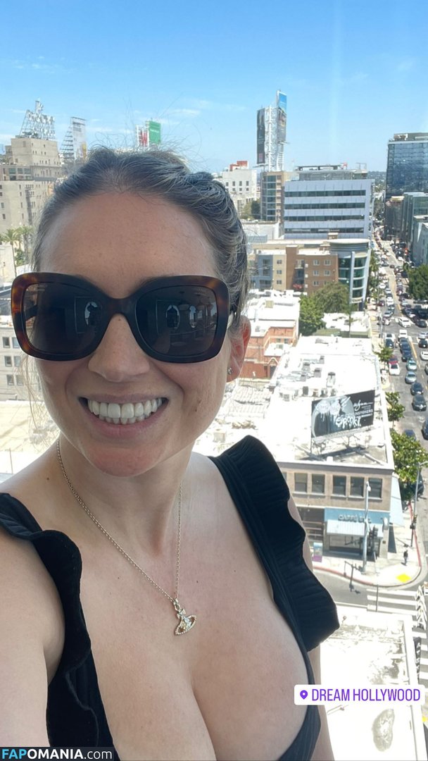 Sarah Cruddas / sarahcruddastv Обнажённый OnlyFans  Утёкшее фото #1