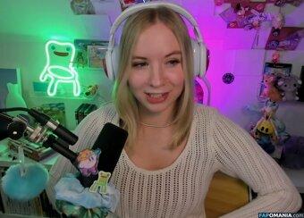 Sarahpodz / https: Обнажённый OnlyFans  Утёкшее фото #6