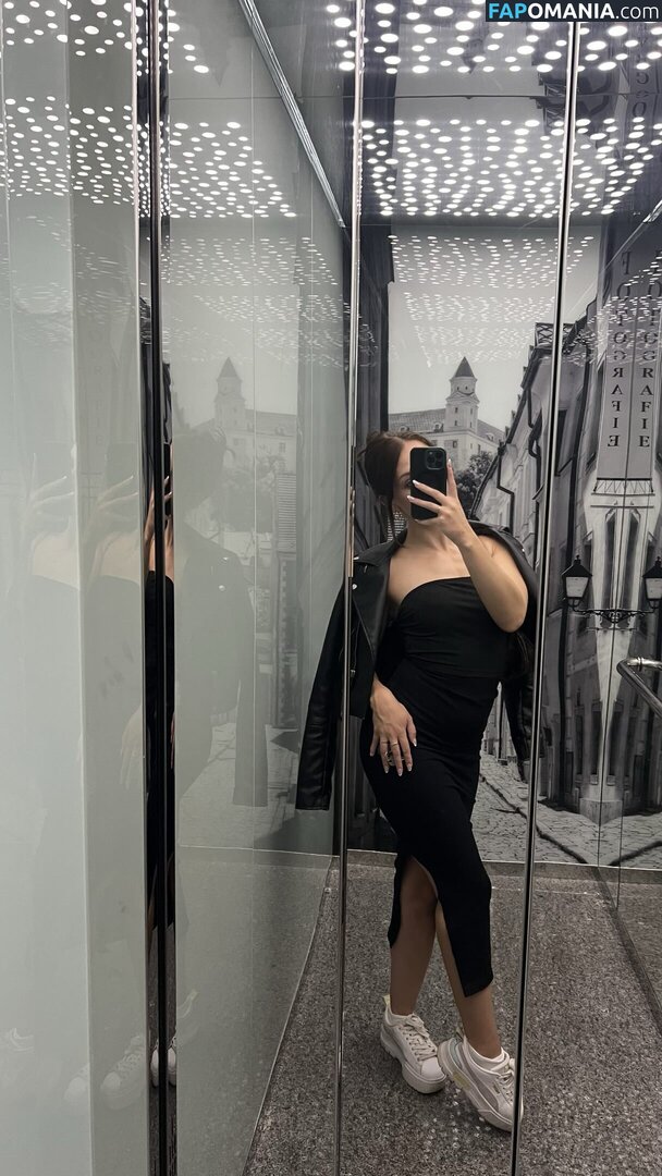 eminkarosikova / emrosik_ / secretofema Обнажённый OnlyFans  Утёкшее фото #5