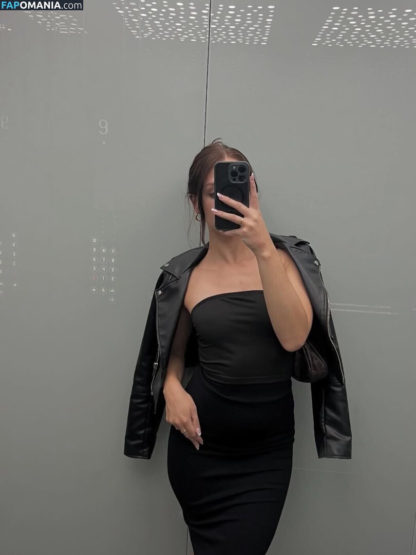 eminkarosikova / emrosik_ / secretofema Обнажённый OnlyFans  Утёкшее фото #11