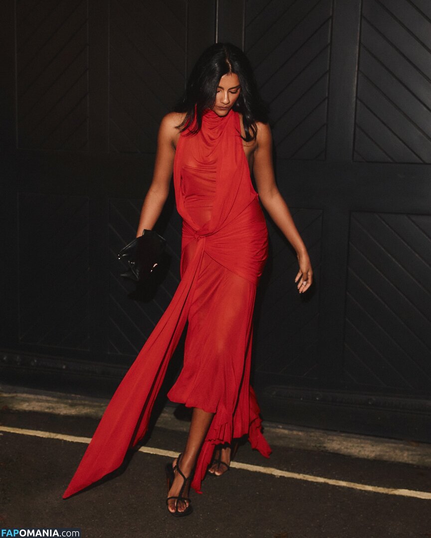 Simone Ashley / simoneashley Обнажённый OnlyFans  Утёкшее фото #4