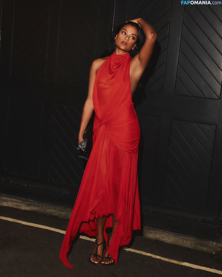 Simone Ashley / simoneashley Обнажённый OnlyFans  Утёкшее фото #6