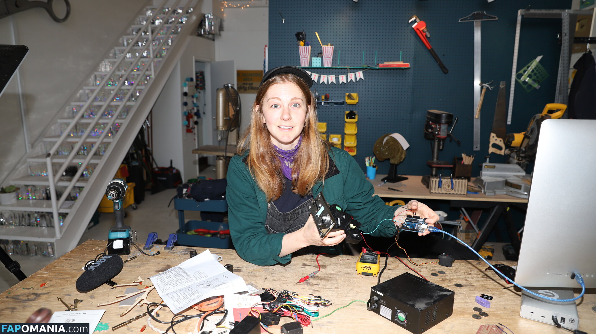 Simone Giertz / simonegiertz Обнажённый OnlyFans  Утёкшее фото #4