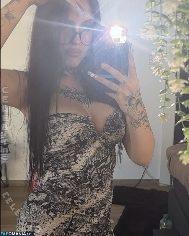 6.sophie.8 / sooophie_666 / your.local.hoe_68 Обнажённый OnlyFans  Утёкшее фото #1