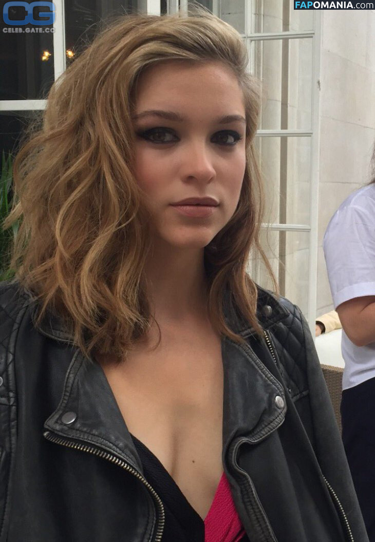 Sophie Cookson Обнажённый OnlyFans  Утёкшее фото #3