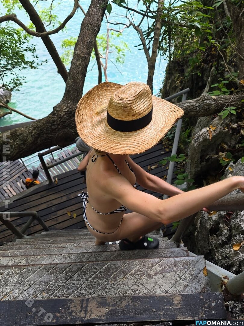 Stella Bossi / stellabossi Обнажённый OnlyFans  Утёкшее фото #1