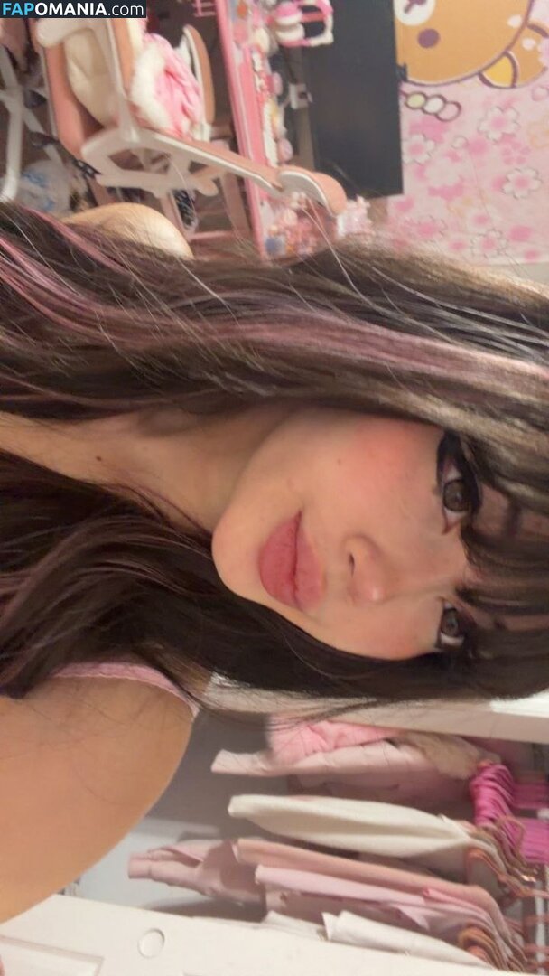 beanluvr13 / strawbari.zz / strawbarie / strawbarizz Обнажённый OnlyFans  Утёкшее фото #4
