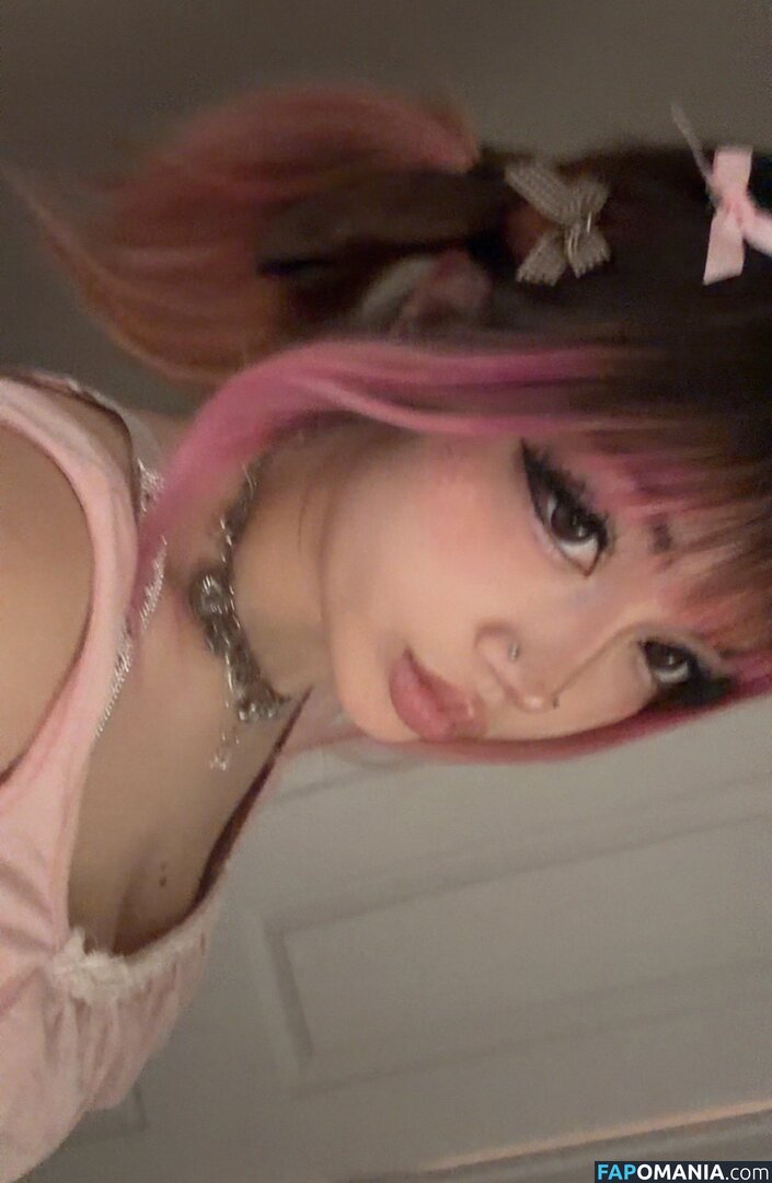 beanluvr13 / strawbari.zz / strawbarie / strawbarizz Обнажённый OnlyFans  Утёкшее фото #6
