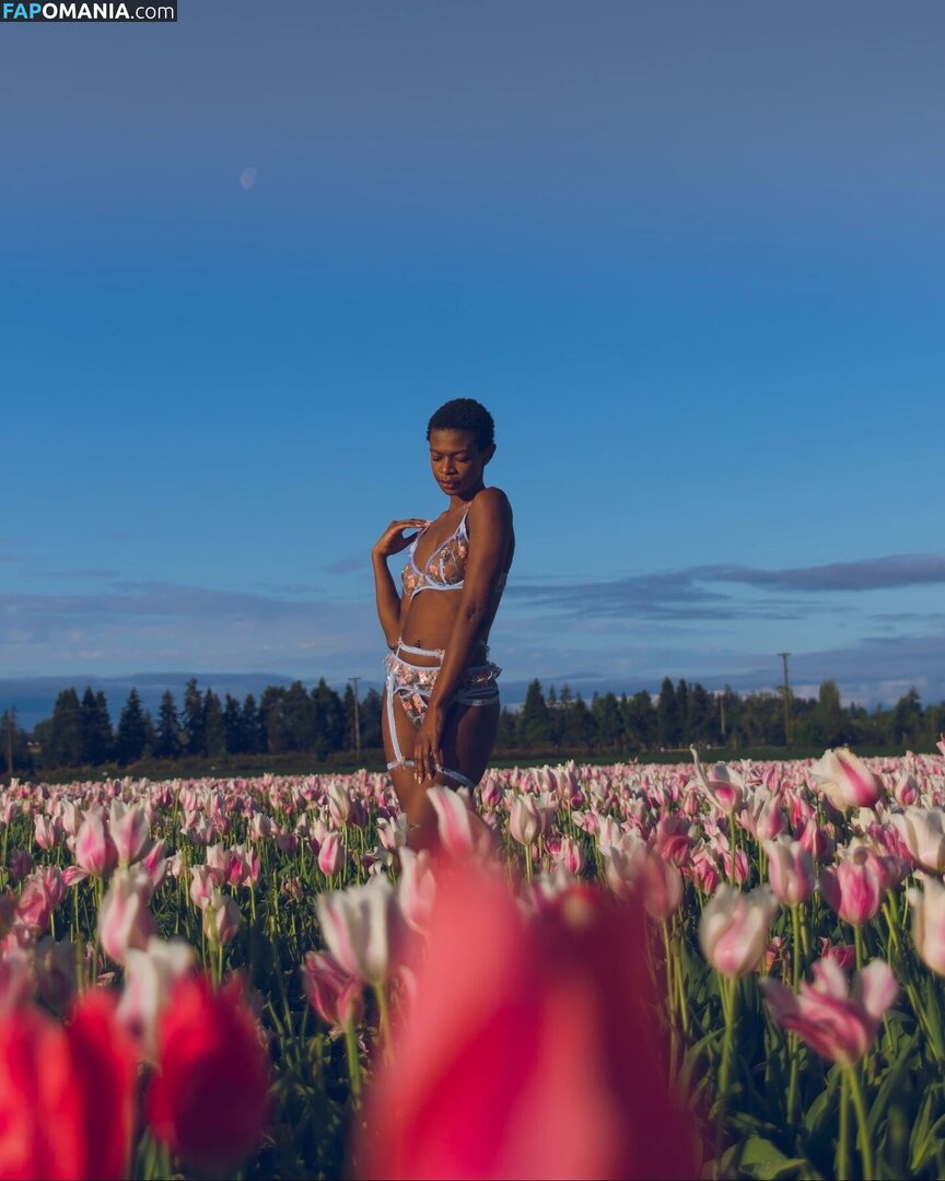 Autumn / autumn.busayo / autumnbusayo / sveltegoddess Обнажённый OnlyFans  Утёкшее фото #5