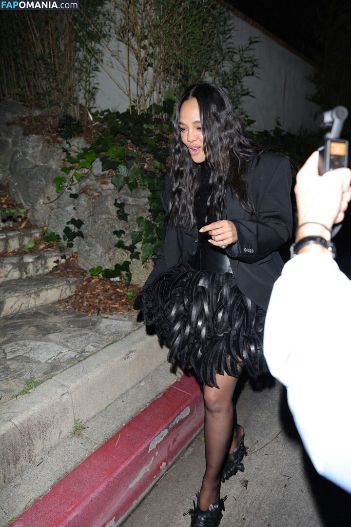 Tessa Thompson / tessamaethompson / tessathompsonx Обнажённый OnlyFans  Утёкшее фото #7