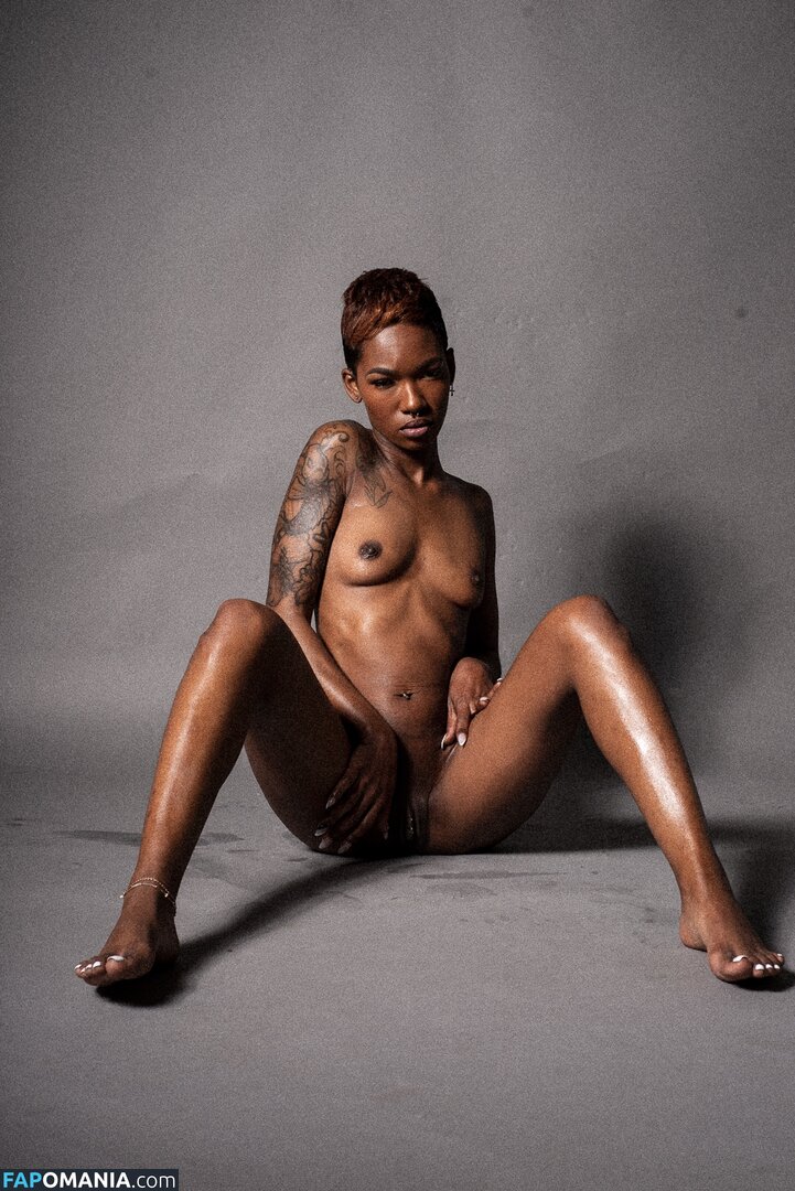 TheRealTiaReid / Tia Reid / corpsdedieu / https: / officialtiareid Обнажённый OnlyFans  Утёкшее фото #9