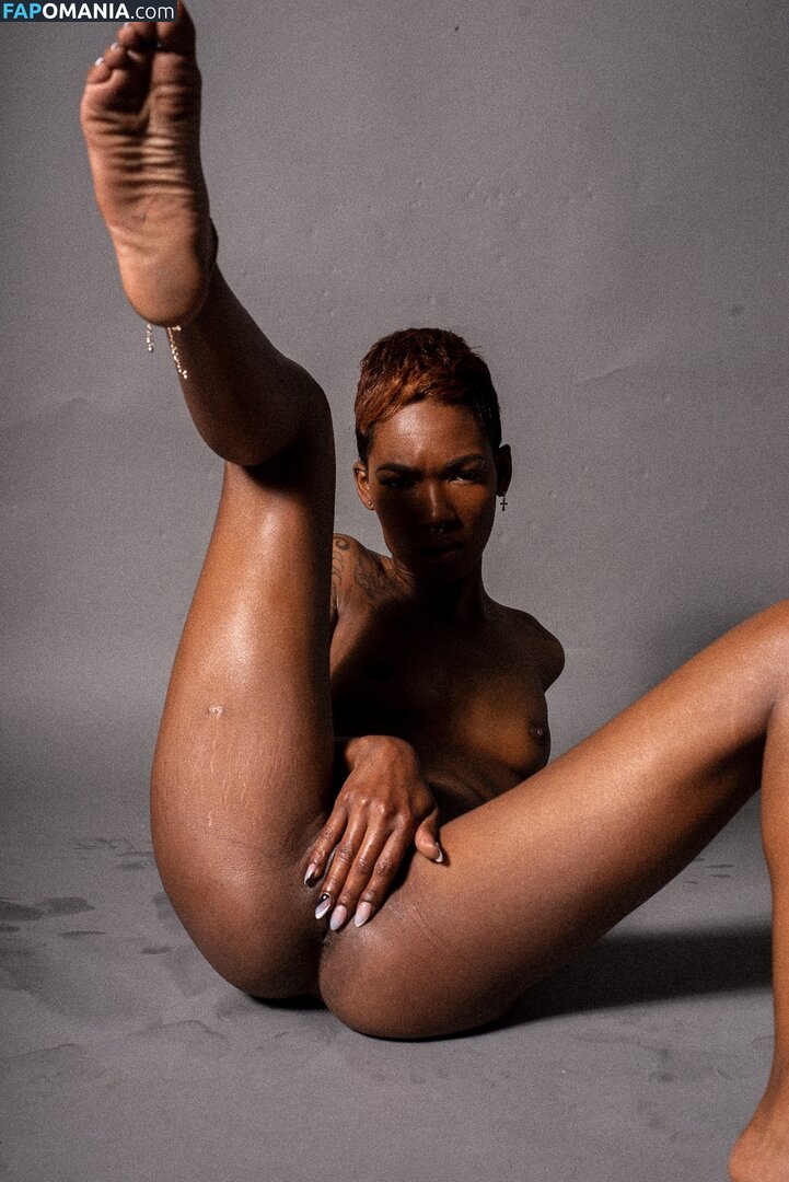 TheRealTiaReid / Tia Reid / corpsdedieu / https: / officialtiareid Обнажённый OnlyFans  Утёкшее фото #11