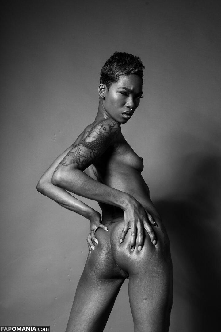 TheRealTiaReid / Tia Reid / corpsdedieu / https: / officialtiareid Обнажённый OnlyFans  Утёкшее фото #12