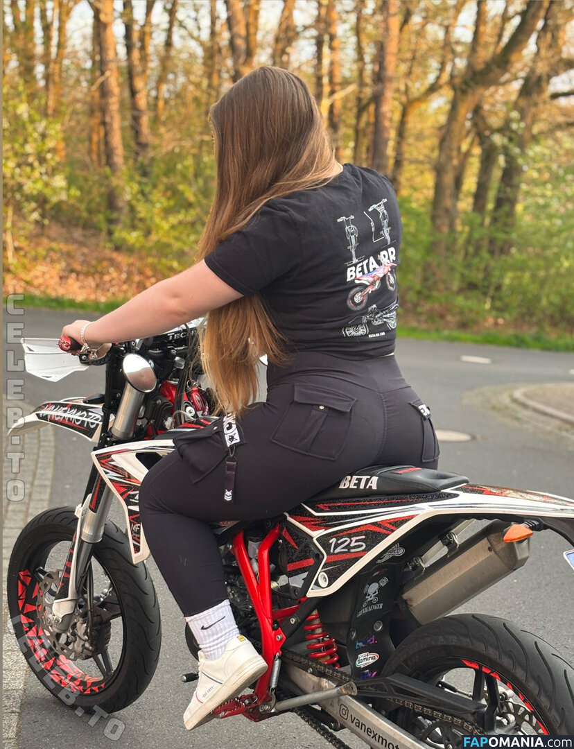 Vanexmoto Обнажённый OnlyFans  Утёкшее фото #1