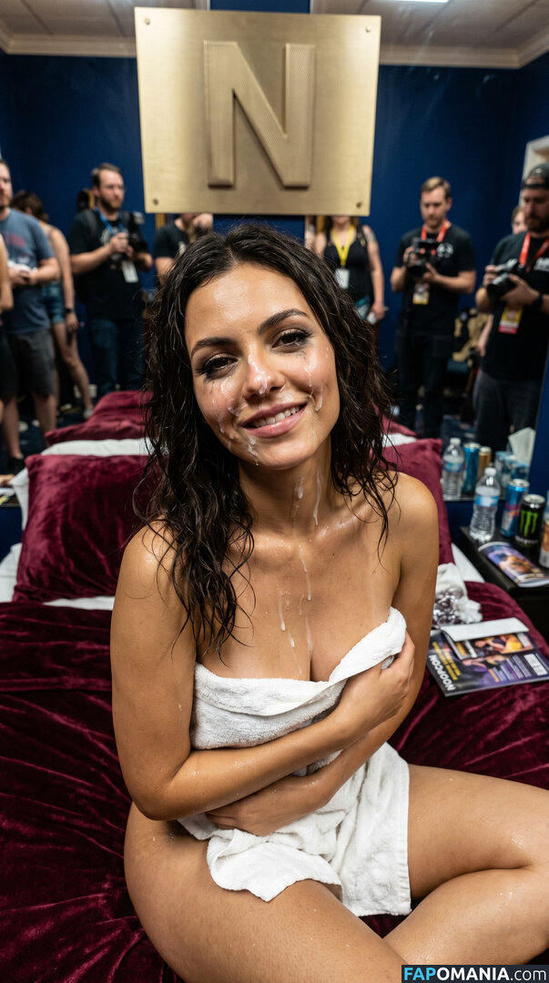 Victoria Justice / https: / victoriajustice Обнажённый OnlyFans  Утёкшее фото #92