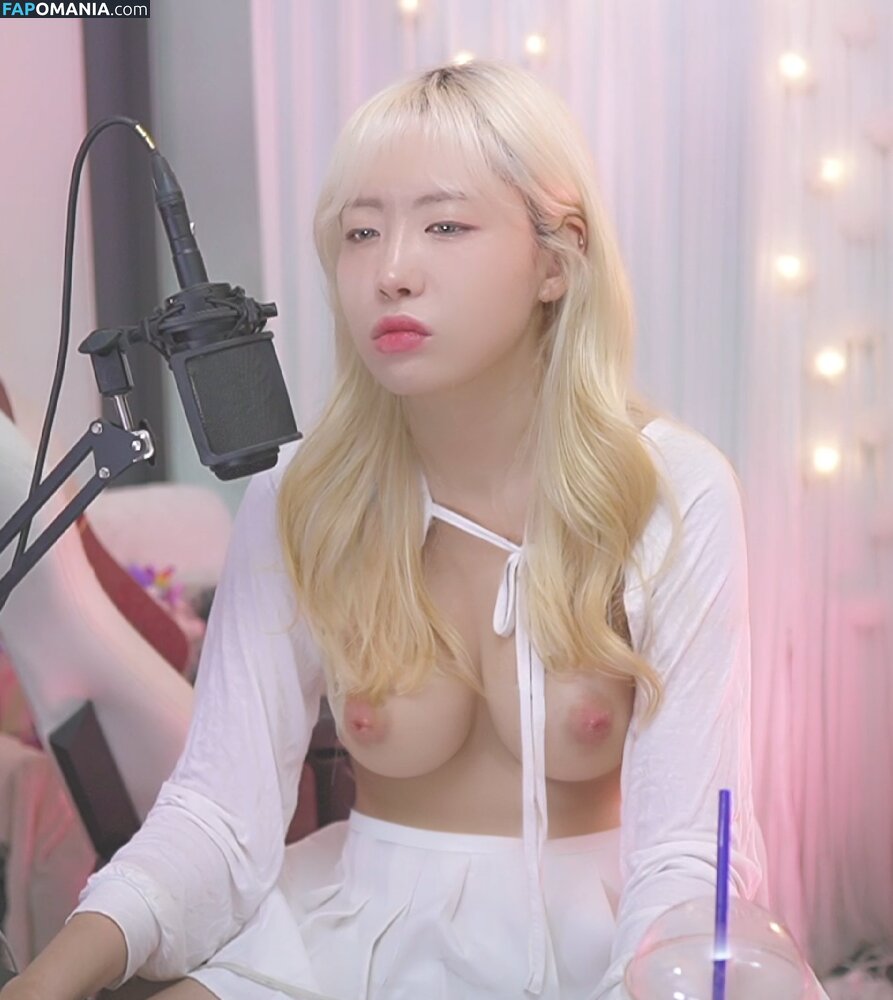 Yunicorn19 Обнажённый OnlyFans  Утёкшее фото #1