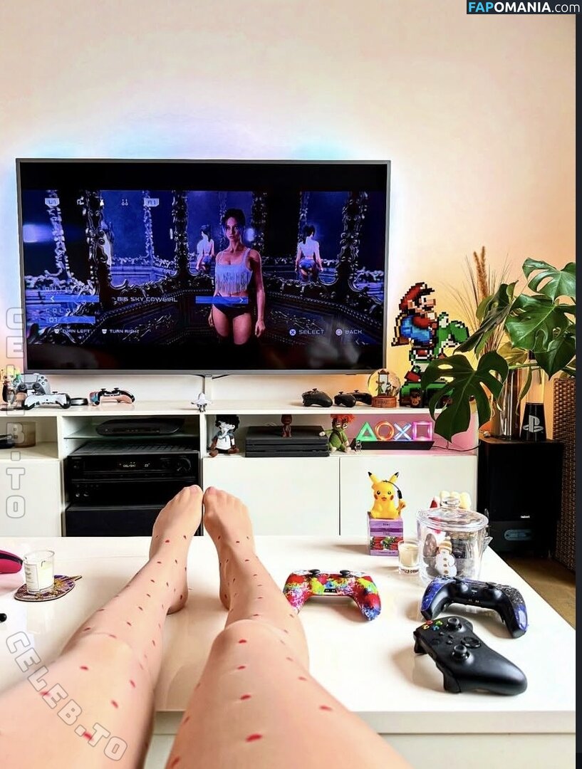 Yve.gaming / yvegaming1 Обнажённый OnlyFans  Утёкшее фото #1