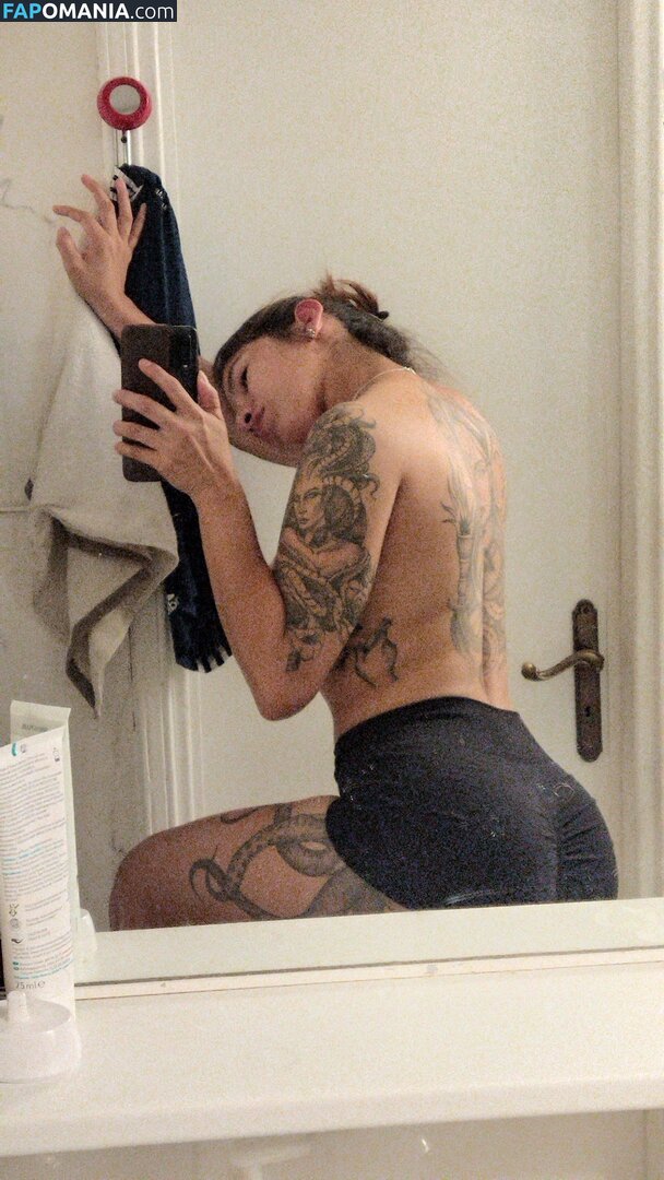 Aline Tavares / Zumbificad4 Обнажённый OnlyFans  Утёкшее фото #2